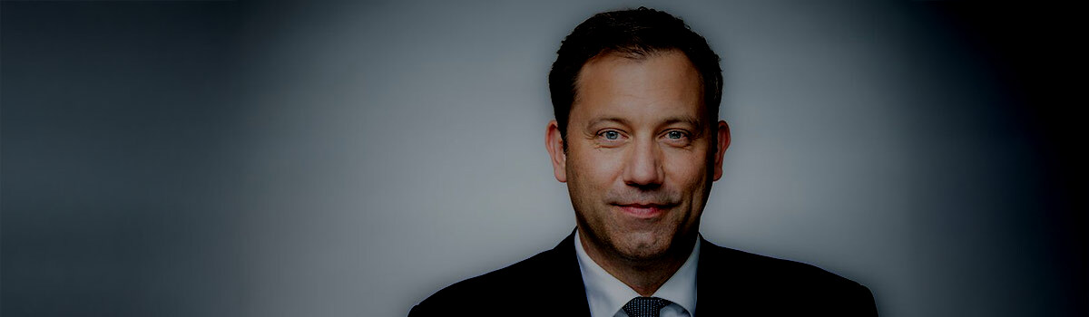 Auf dem Bild ist Bundesfinanzminister Lars Klinbeil (SPD) zu sehen. 