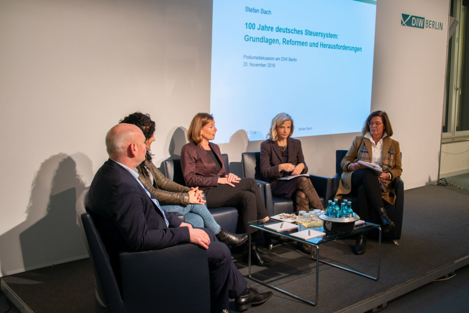 Podium zum Thema: 100 Jahre deutsches Steuersystem - Grundlagen, Reformen und Herausforderungen