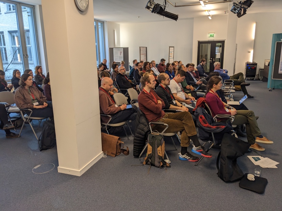 15. Panelworkshop der deutschsprachigen Panelsurveys im Elinor Ostrom Saal (DIW Berlin), Publikumsblick von der Seite