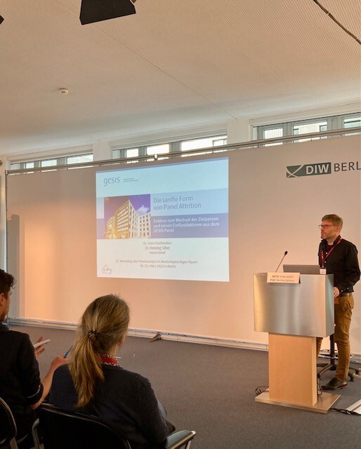Vortrag Sven Stadtmüller, 15. Panelworkshop der deutschsprachigen Panelsurveys im Elinor Ostrom Saal (DIW Berlin)
