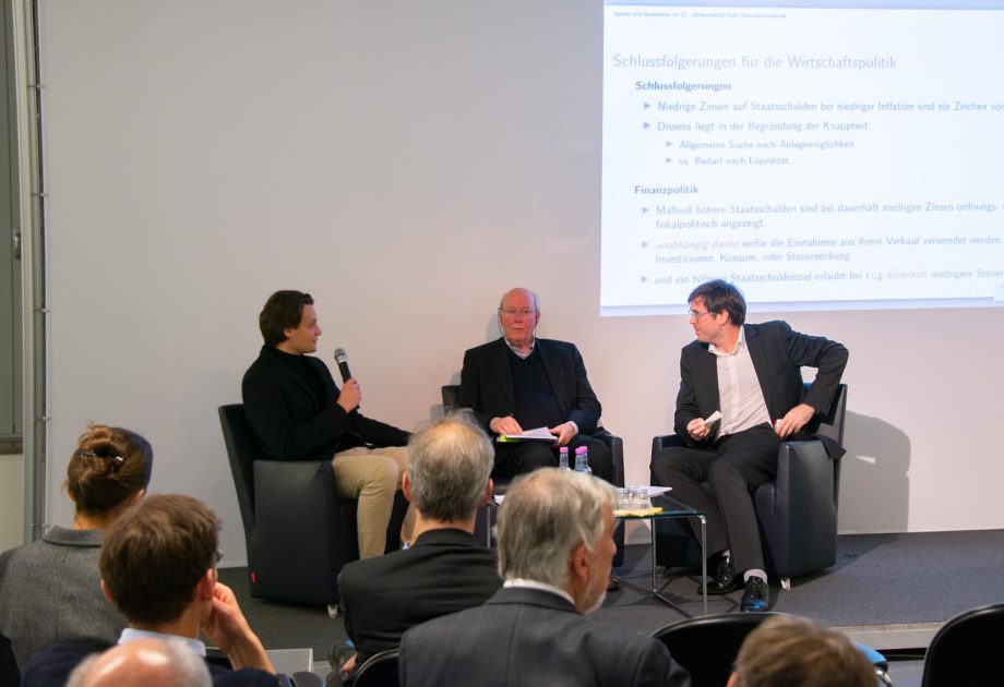 Carl Christian von Weizsäcker, Christian Bayer, and Alexander Kriwoluzky diskutierten im Anschluss an die Vorträge.