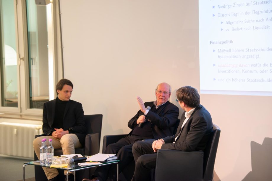 Carl Christian von Weizsäcker, Christian Bayer, and Alexander Kriwoluzky diskutierten im Anschluss an die Vorträge.