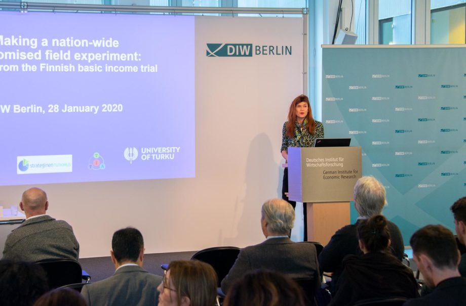 Nicola Brandt, Leiterin des OECD Berlin Centre, eröffnete die Veranstaltung mit einer kurzen Ansprache.