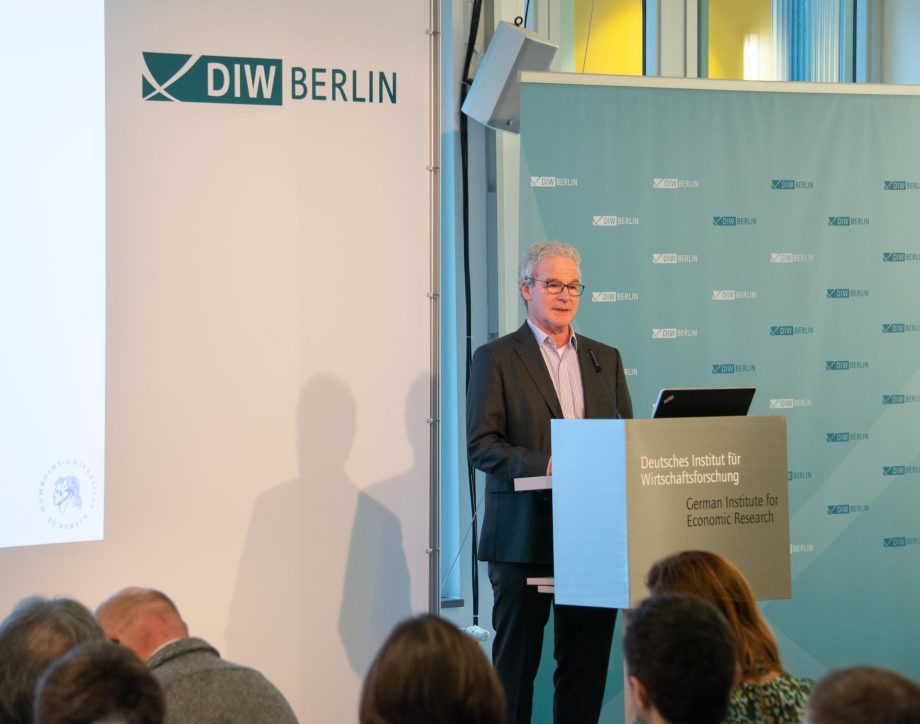 Michael C. Burda, Ökonomieprofessor an der Humboldt-Universität zu Berlin, erwiderte den Vortrag von Olavi Kangas.