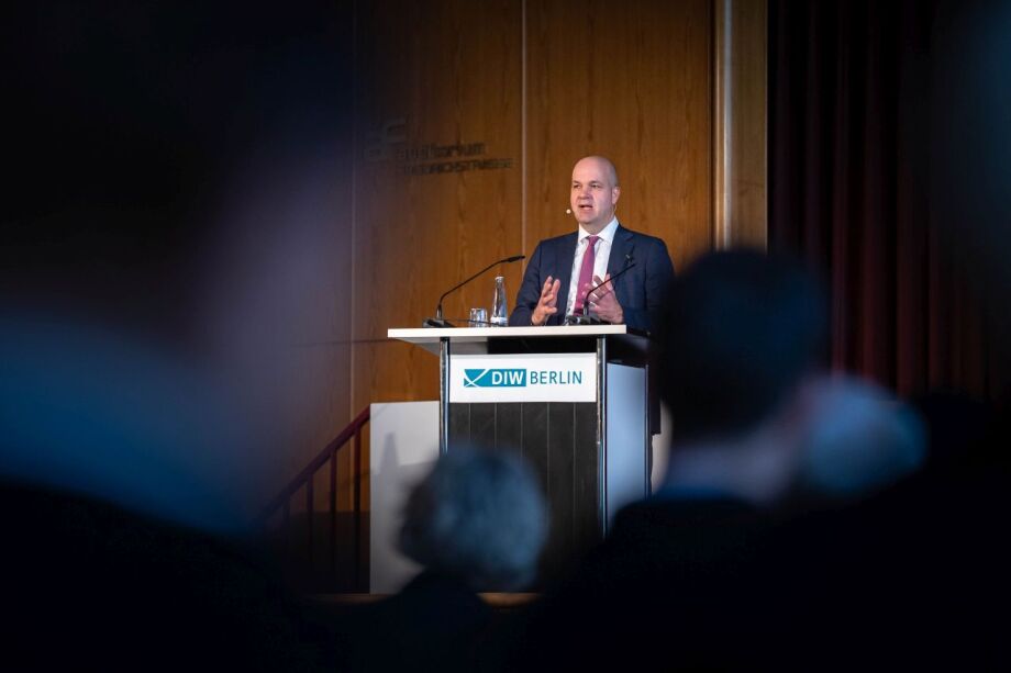 DIW Präsident Marcel Fratzscher begrüßt die Gäste der DIW Europe Lecture