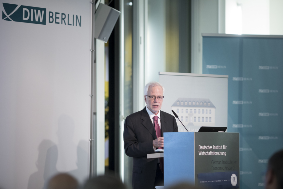 Barry Eichengreen, Professor of Economics and Political Science at the University of California, during his lecture at DIW Berlin.