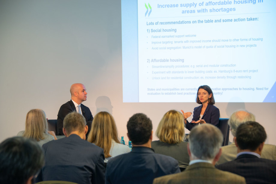 OECD chief economist Laurence Boone discusses reform priorities with DIW president Marcel Fratzscher. 