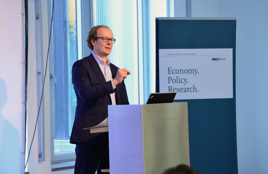 Justus Haucap, Direktor des DICE, stellte die gemeinsame Studie von DIW Econ und DICE Consult vor.; 