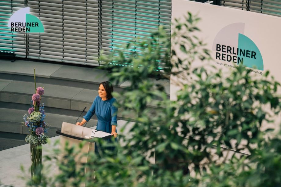 Annalena Baerbock, Kanzlerkandidatin der Bündnis 90 / Die Grünen, hält eine Grundsatzrede. 