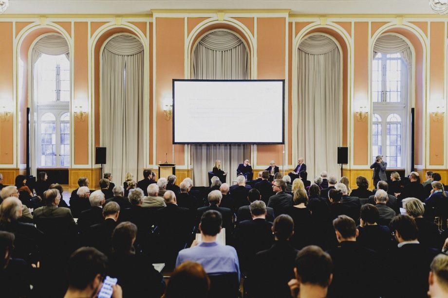 Rund 150 ehemalige Mitarbeitende und Wegbestreiter*innen des DIW folgten der Einladung ins Rote Rathaus.