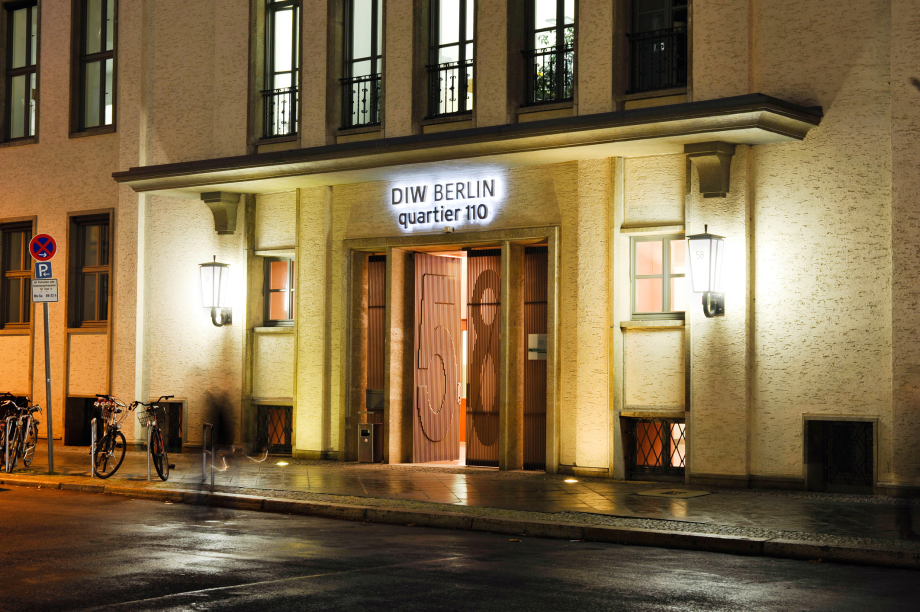 Portal des DIW Berlin in der Mohrenstraße