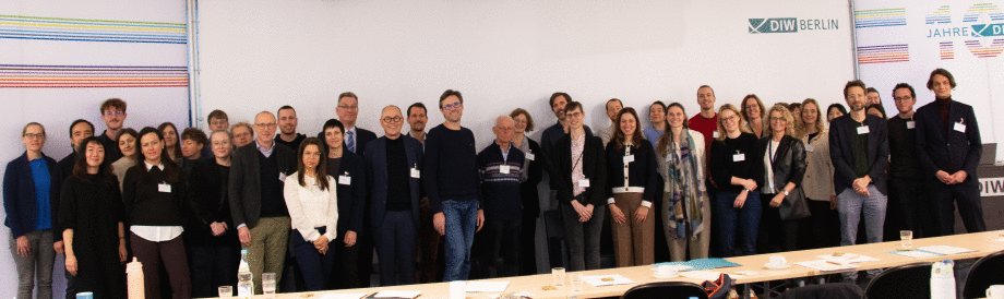 Gruppenfoto der Konferenz am 17.12.25 der Abteilung Makroökonomie am DIw Berlin