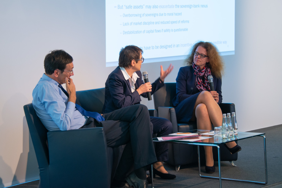 Levin Holle, Dorothea Schäfer, and Isabel Schnabel during the panel discussion following the DIW Lecture on Money and Finance.