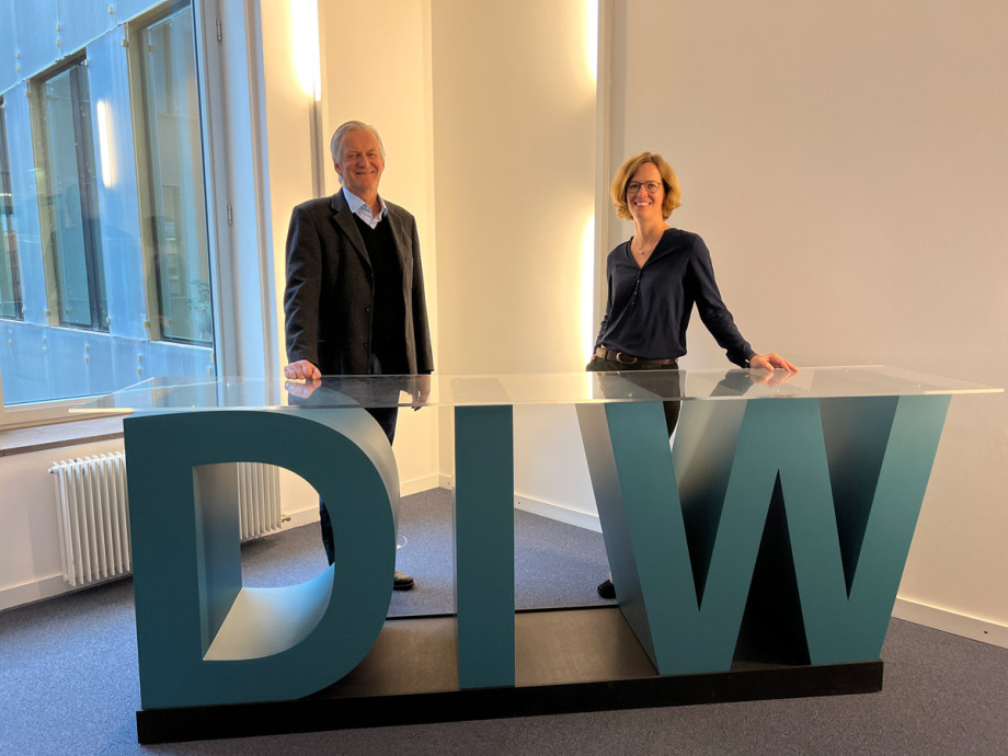 Georg Meran, erster Dekan des Graduate Center, und Kerstin Bernoth, Co-Dekanin im Gespräch.; 
