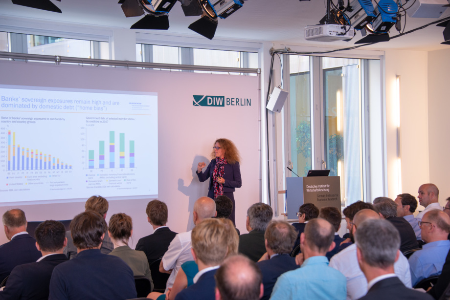Isabel Schnabel gave a presentation on sovereign exposures at the DIW Lecture on Money and Finance. 