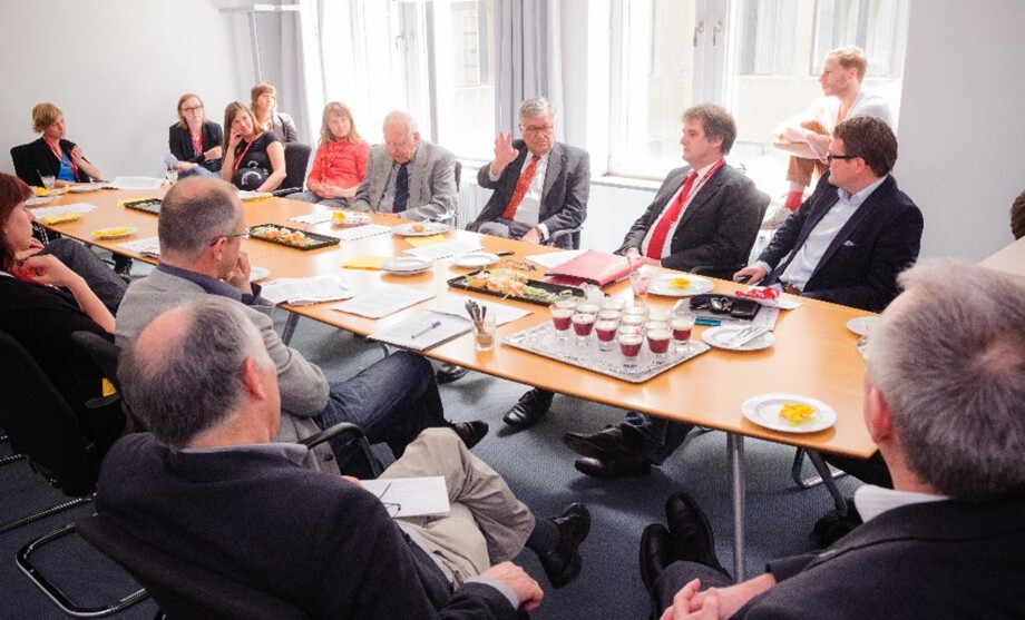 In the summer of 2012, Hans-Jürgen Krupp and his Sfb-3 colleague Wolfgang Zapf engaged in a lively chat and discussion about the history of the SOEP with former colleagues, SOEP employees, and SOEP doctoral students. ; 