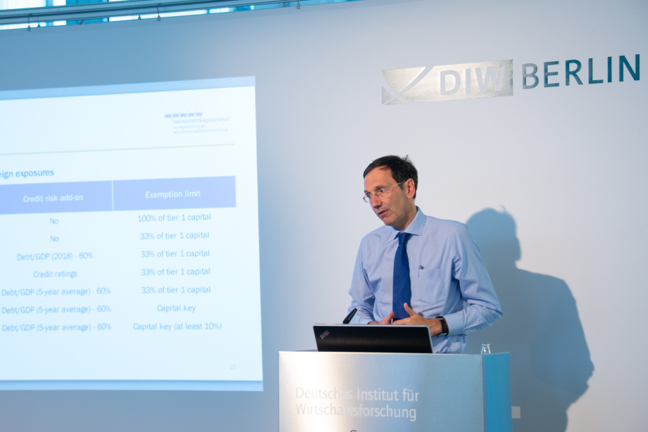 Levin Holle shared his thoughts on Isabel Schnabel's presentation.