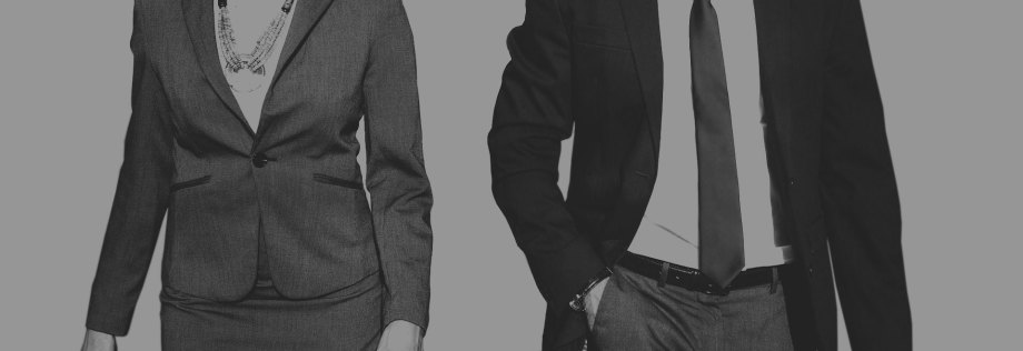 Auf dem Bild sind eine Frau und Mann (ohe Köpfe und Gesichter, mit dem jeweiligen Gender zugeschriebener Kleidung) zu erkennen, die nebeneinander laufen. Das Bild wird zur Illustration von Forschungsprojekten und Dossiers zum Thema Gender verwendet.