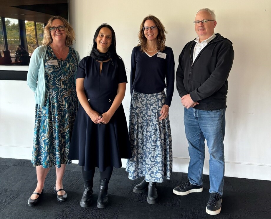 SOEP trifft Understanding Society auf der SSLS Annual International Conference 2024 in Essex. Von Links: Michaela Brenzeval, Sabine Zinn, Annette Jäcke und Jonathan Burton.; 