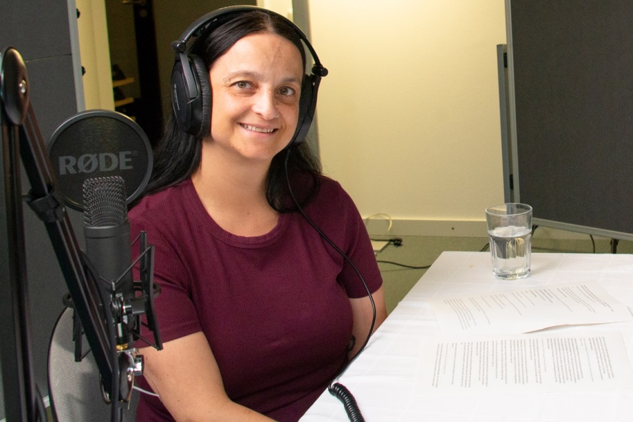 Sabine Zinn bei der Aufzeichnung der Podcastfolge.