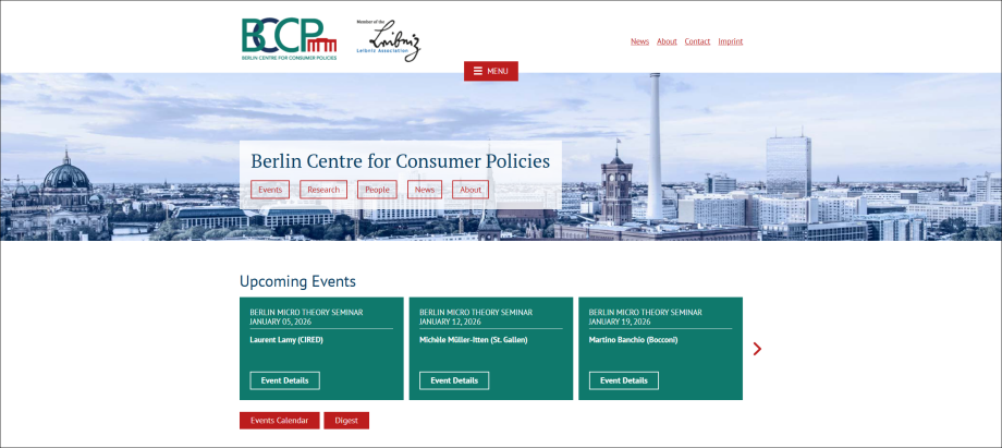 Auf dem Bild ist ein Bildschirmbild der Internetseite des Berlin Centre for Consumer Policies zu sehen. Im Vordergrund ist der Veranstaltungskalender und im Hintergund eine Bild von Berlin-MItte zu sehen.  