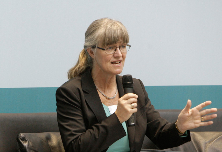 Nina Smith, Universität Aarhus, diskutiert mit dem Publikum; 