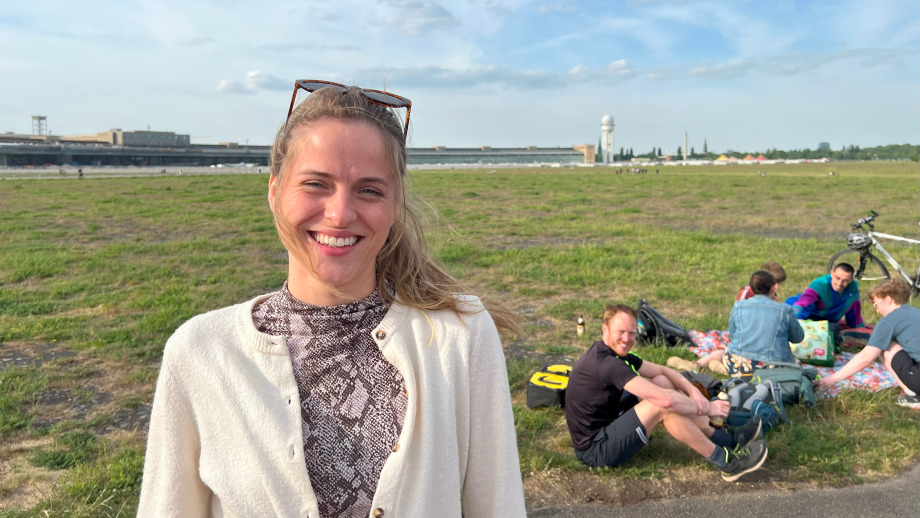 Diversity Managerin Maike Theißing.; Maike Theißing auf dem Tempelhofer Feld. 