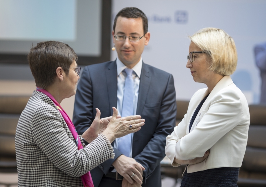 Elke König, Chair, Single Resolution Board; Daniel Schäfer, Moderator; Christine Graeff, Director General Communications, ECB