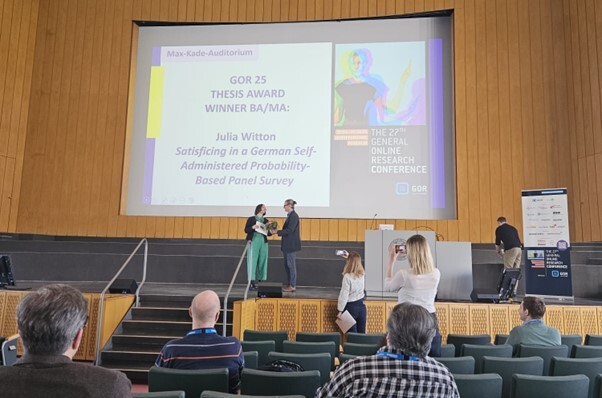 Julia Witton gets the GOR 25 Thesis Award at the 27th General Online Research Conference ; 