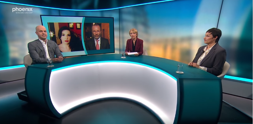 Anke Plättner diskutiert mit Marina Weisband, Manfred Weber, Prof. Nicole Deitelhoff und Prof. Marcel Fratzscher in der Phoenix Runde.<br />
